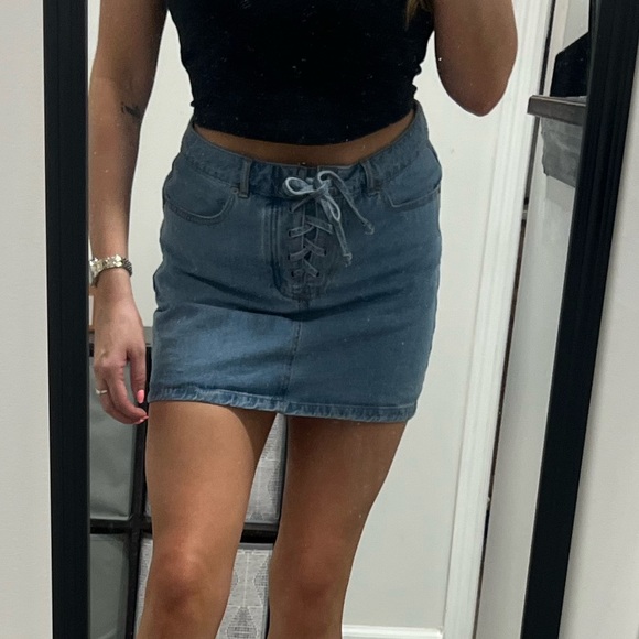 Forever 21 Lace Up Light to Medium Wash Denim High Rise Mini Skirt Size 30 large - Picture 6 of 8